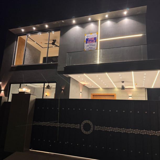 10 Marla House For sale in DHA Phase 7, Lahore Pakistan-2