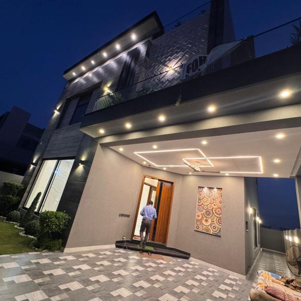Clssical Style 10 Marla House For Sale In DHA Phase 7 Lahore Pakistan-3
