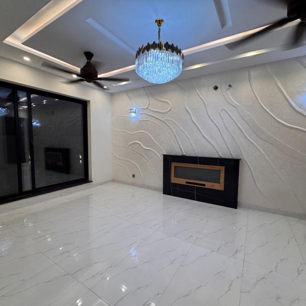 Clssical Style 10 Marla House For Sale In DHA Phase 7 Lahore Pakistan-4