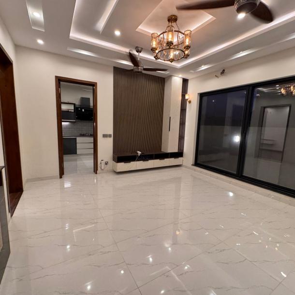Clssical Style 10 Marla House For Sale In DHA Phase 7 Lahore Pakistan-6