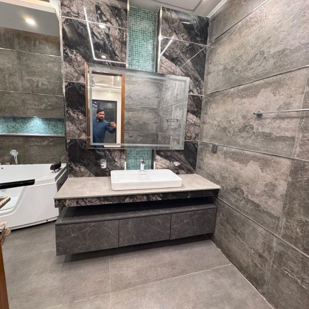 Clssical Style 10 Marla House For Sale In DHA Phase 7 Lahore Pakistan-14