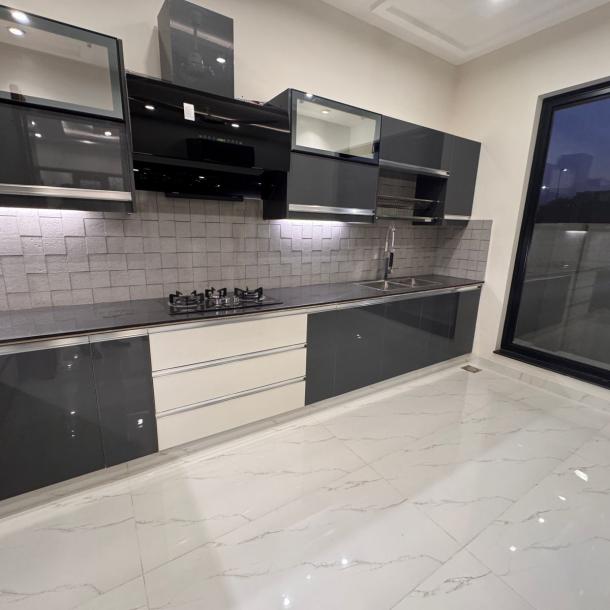 Clssical Style 10 Marla House For Sale In DHA Phase 7 Lahore Pakistan-13