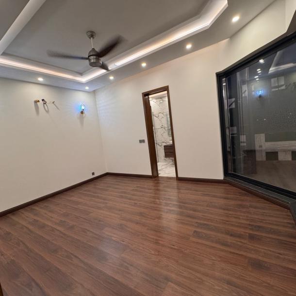 Clssical Style 10 Marla House For Sale In DHA Phase 7 Lahore Pakistan-8
