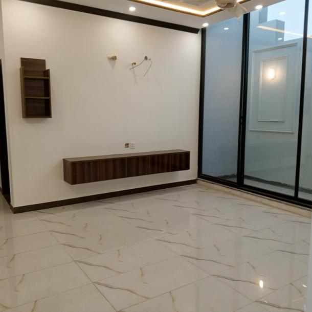 DHA Phase 7 Kanal Brand New Upper Portion For Rent-13