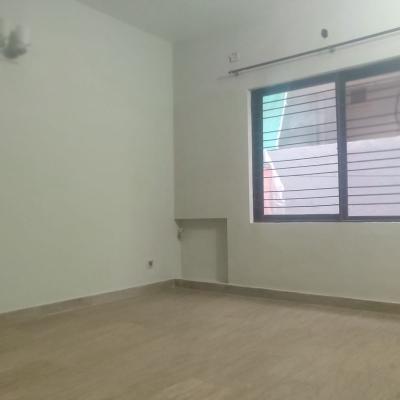 DHA Phase 3 Reasonable Price 10 Marla Full House For Rent