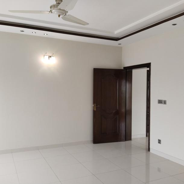 DHA Phase 6 kanal upper portion seaprate gate for rent-4