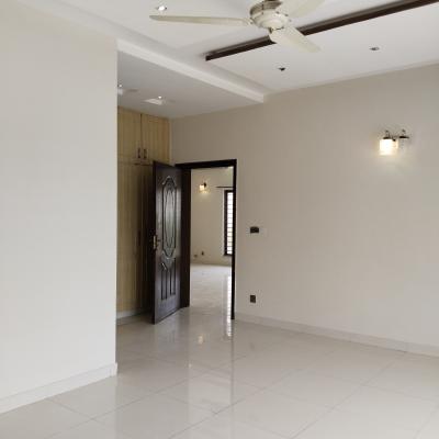 DHA Phase 6 kanal upper portion seaprate gate for rent