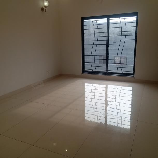 DHA Phase 7 1 Kanal Brand New Upper Portion For Rent-4