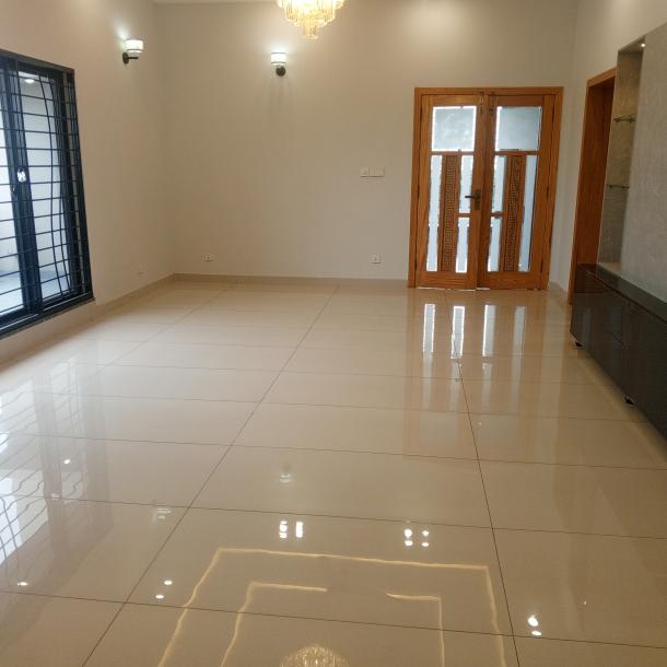 DHA Phase 7 1 Kanal Brand New Upper Portion For Rent-7