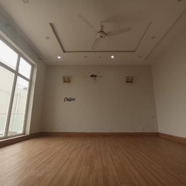 DHA Phase 7 Excellent Location 23 Marla Upper Portion Separate Gate For Rent-4