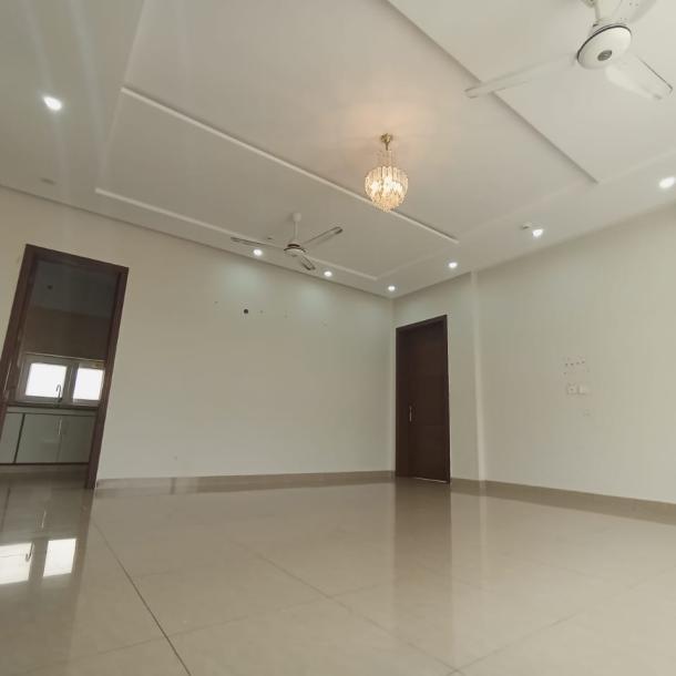 DHA Phase 7 Excellent Location 23 Marla Upper Portion Separate Gate For Rent-6