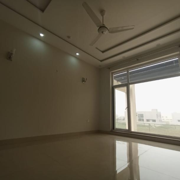 DHA Phase 7 Excellent Location 23 Marla Upper Portion Separate Gate For Rent-7