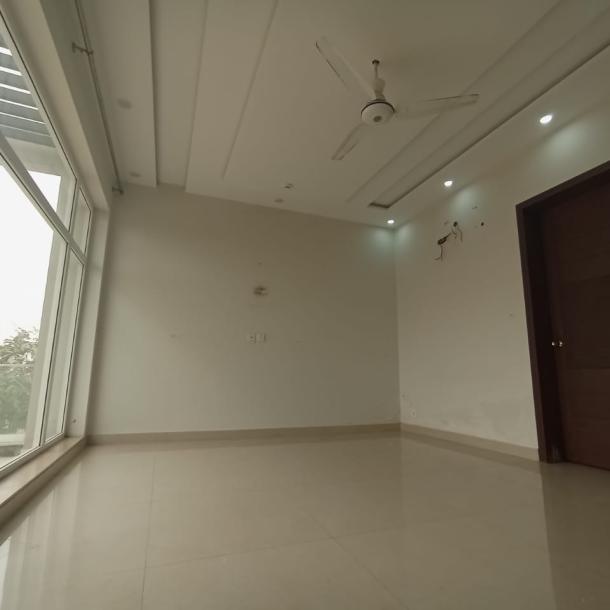 DHA Phase 7 Excellent Location 23 Marla Upper Portion Separate Gate For Rent-8