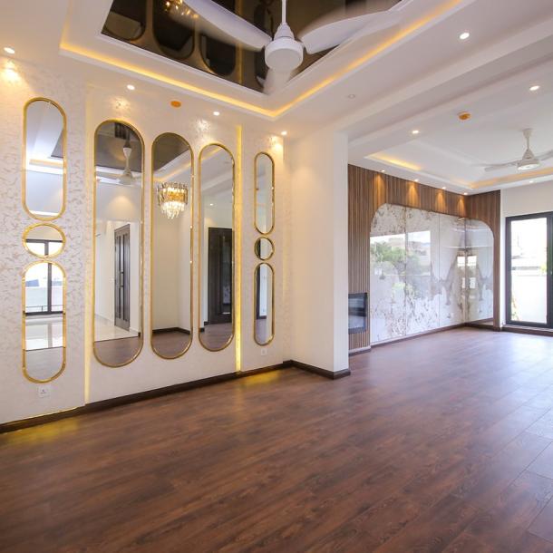10 Marla Near to Commercial Modern Design Luxury Living House for Sale-4