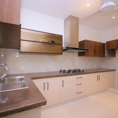 10 Marla Near to Commercial Modern Design Luxury Living House for Sale