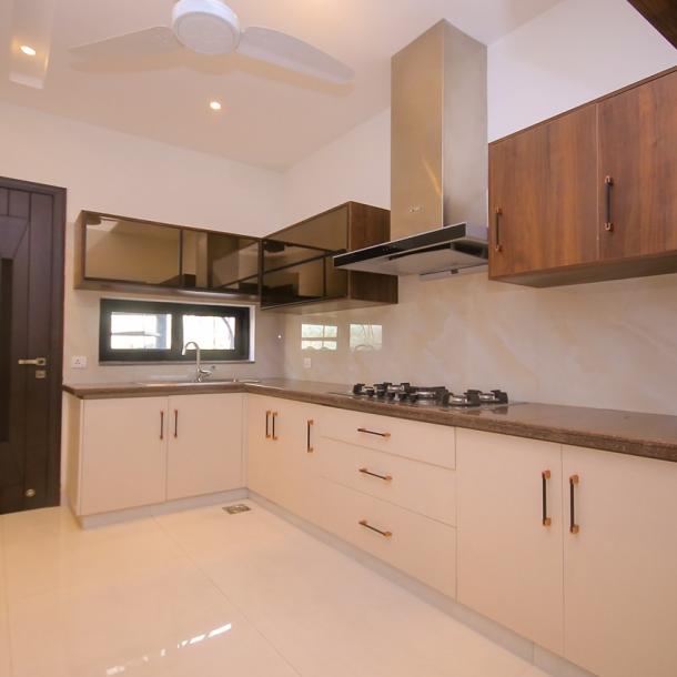 10 Marla Near to Commercial Modern Design Luxury Living House for Sale-7