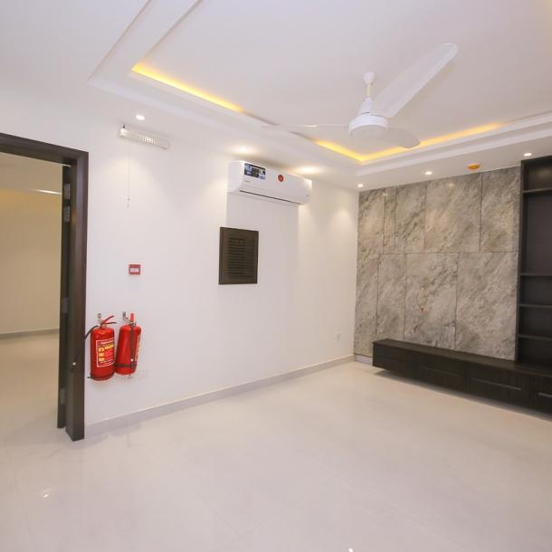 10 Marla Near to Commercial Modern Design Luxury Living House for Sale-8