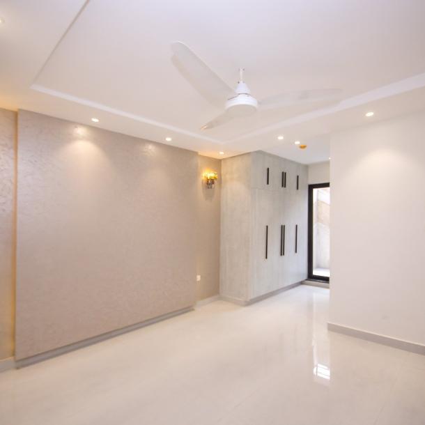 10 Marla Near to Commercial Modern Design Luxury Living House for Sale-11