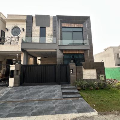 Fully Furnished 5 Marla Near To Commercial Prime Location Bungalow For Sale in DHA 9 Town