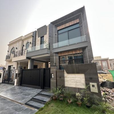 Fully Furnished 5 Marla Near To Commercial Prime Location Bungalow For Sale in DHA 9 Town