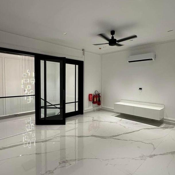 1 Kanal Very Decent House For Sale-7