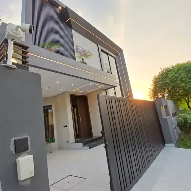 Modren 10 Marla House In DHA Phase 7 Lahore-1