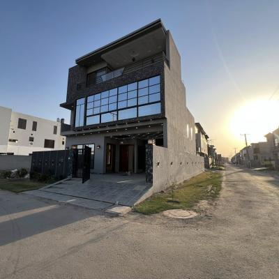 8.75 Marla Corner Park Facing Triple Story Ultra-Modern House for Sale in Buch Villas, Multan.-2
