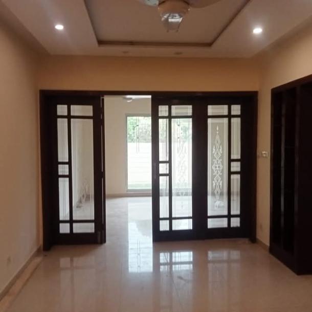 Cheapest Price 10 Marla House Available For Rent In DHA Lahore-4