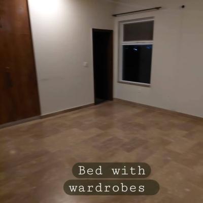 Prime Location 3 bedroom With Attached Bath 1 Kanal Upper Portion For Rent DHA Lahore