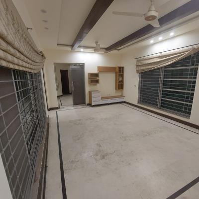 Prime Location 1 Kanal upper Portion For Rent In DHA Lahore Phase 8 Park View