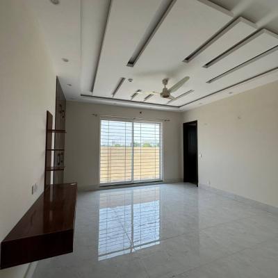 Top Location Beautiful 1 Kanal Lower Portion Available For Rent in DHA Lahore Phase 7