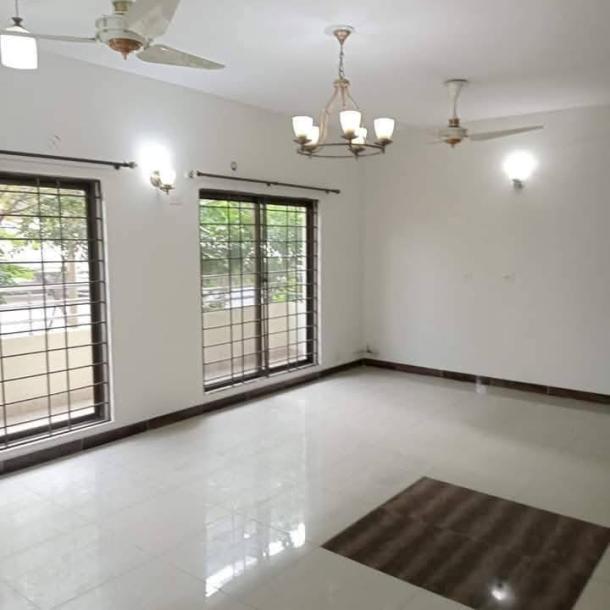 Top Location 3 Bed Apartment Available For Rent In Askari 10-1