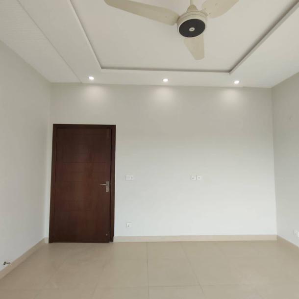 Well Maintained Reasonable Price 3 Bedrooms Apartment Available For Sale In Askari 11-1