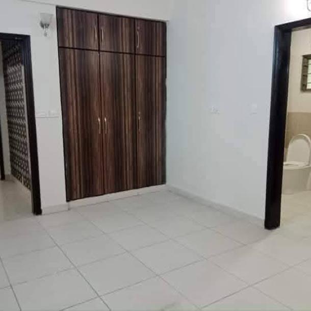 Top Location 3 Bed Apartment Available For Rent In Askari 10-4