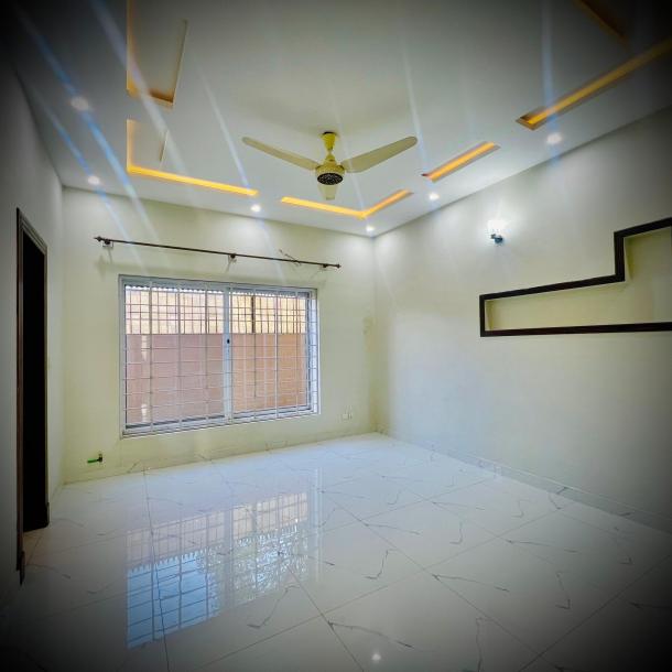 Top Location 10 Marla House Available For Sale In Bahria Town Rawalpindi-6