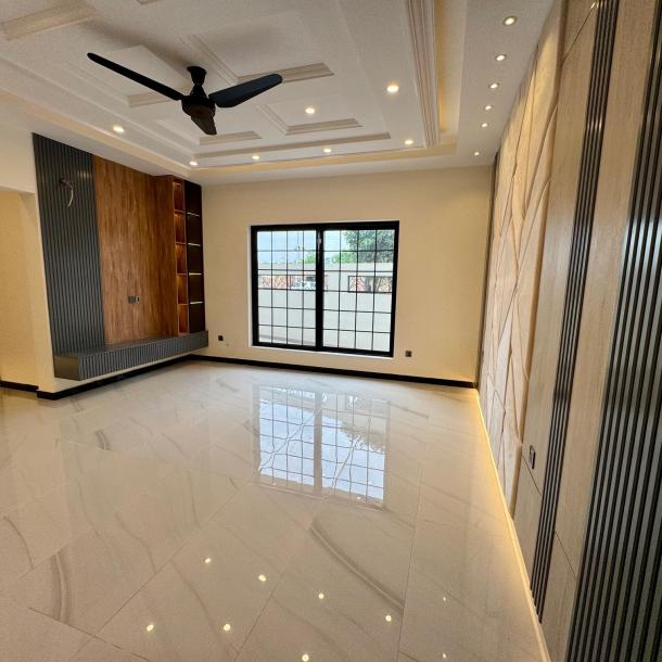 Corner Modern Class 1.5 Kanal House Available For Sale In Bahria Town Phase 8 Rawalpindi-5