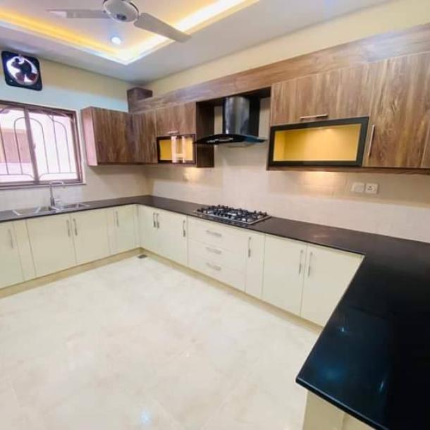 Prime Location 2 Bedroom Apartment Available For Rent In Askari 11-3