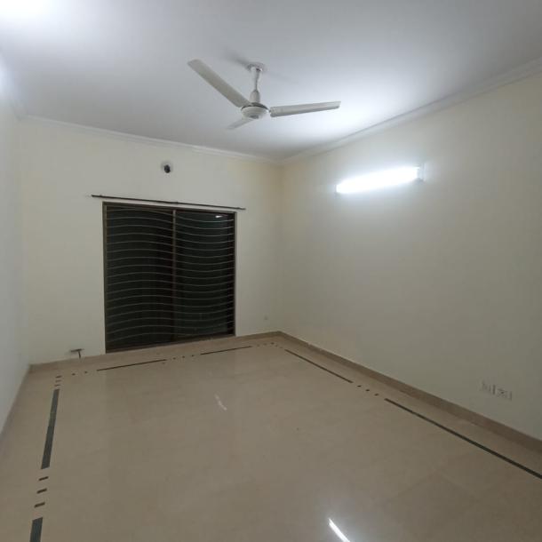 Luxury 10 Marla Apartment Available For Rent In Askari 11-1