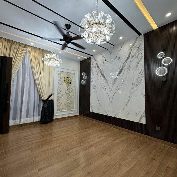 Luxurious 10 Marla House Available For Sale In Bahria Town Lahore-3