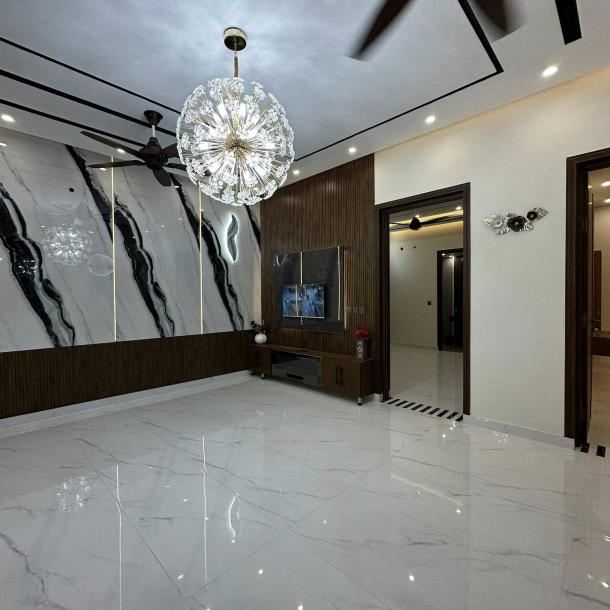 Luxurious 10 Marla House Available For Sale In Bahria Town Lahore-6