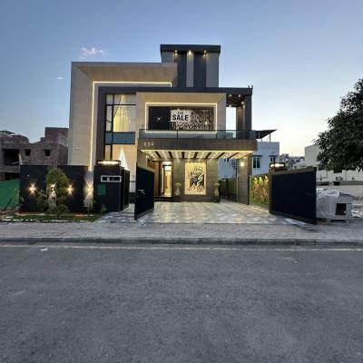 Luxurious 10 Marla House Available For Sale In Bahria Town Lahore