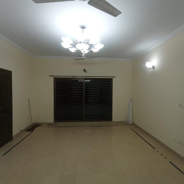 Luxury 10 Marla Apartment Available For Rent In Askari 11-2