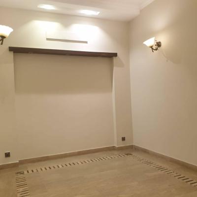 Elegant 1 Kanal Fully Maintained Super Hot Location Bungalow Available For Rent