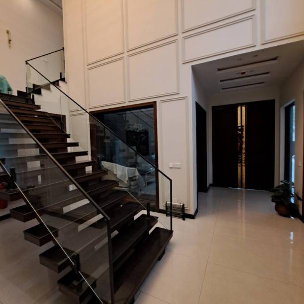Stunning 1 Kanal Upper Portion Available for Sale In DHA Lahore Phase 6-2