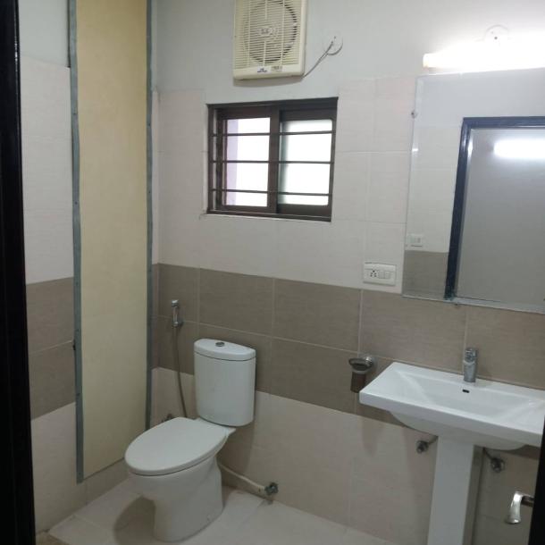 Top Location Affordable Price 3 Bedrooms Apartment Available For Sale In Askari 11-7