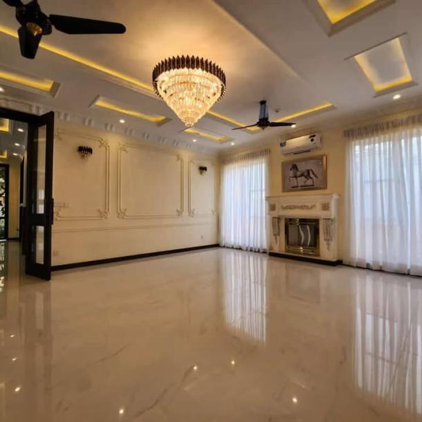 Well Maintained Luxurious 1 Kanal House Available For Sale In DHA Lahore Phase 7-11