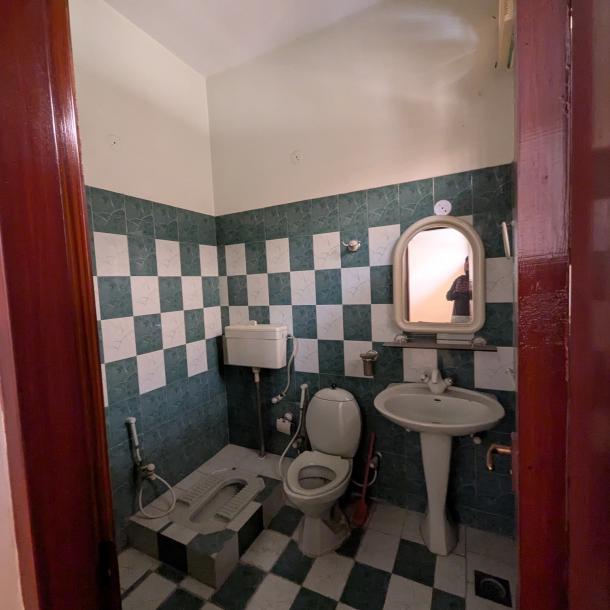 DHA Phase 1 Beautiful 1 Kanal Upper Portion Available For Rent-9