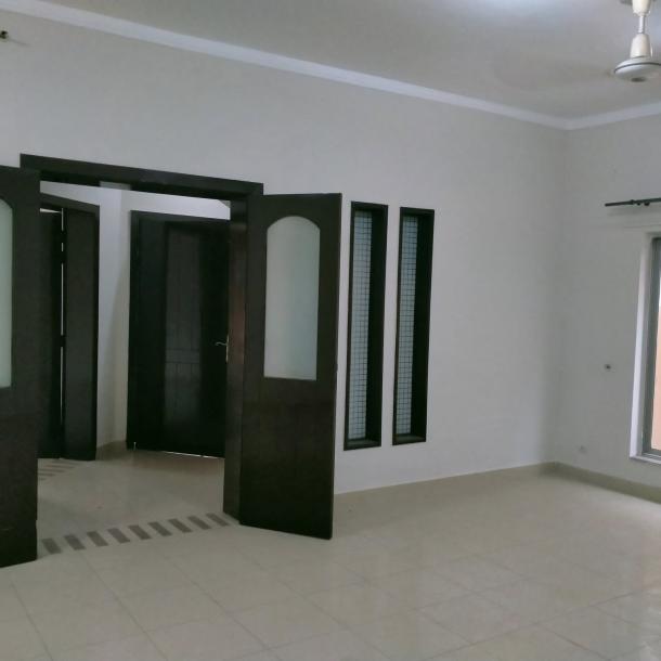 8 Marla Beautiful Safari Villas Available For Rent In Ideal Location Of Bahria Town Lahore-6