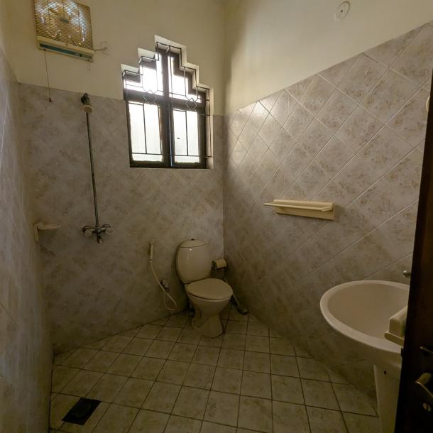 DHA Phase 1 Beautiful 1 Kanal Upper Portion Available For Rent-10