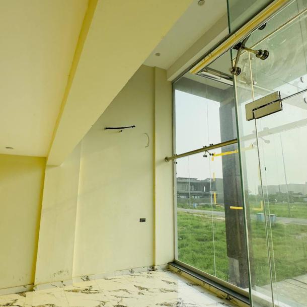DHA Phase 7 Best Location 4 Marla Commercial Brand New 1 Floor Available For Rent-1